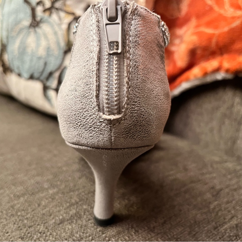 Easy Street Shoes - Picture 4 of 5